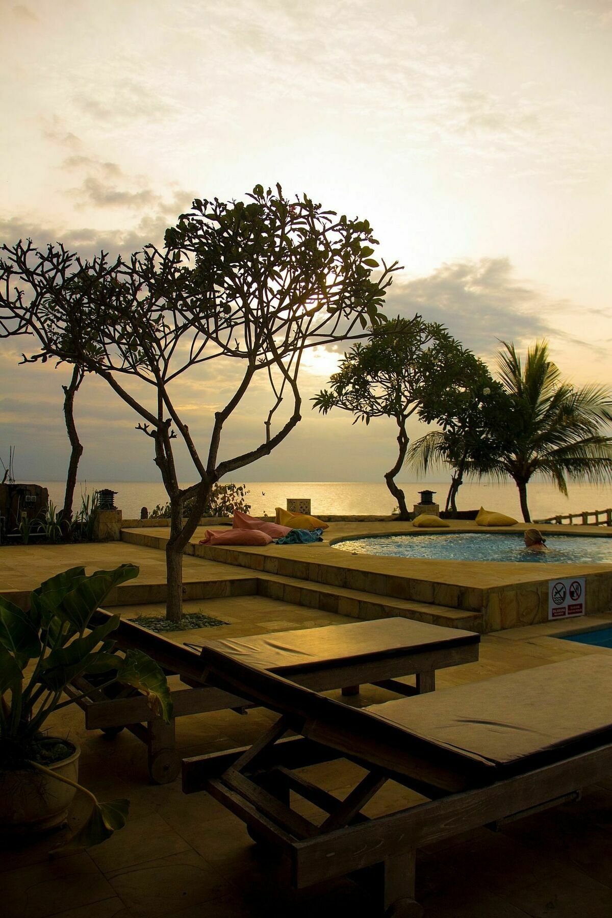 Lovina Beach Club & Resort Экстерьер фото