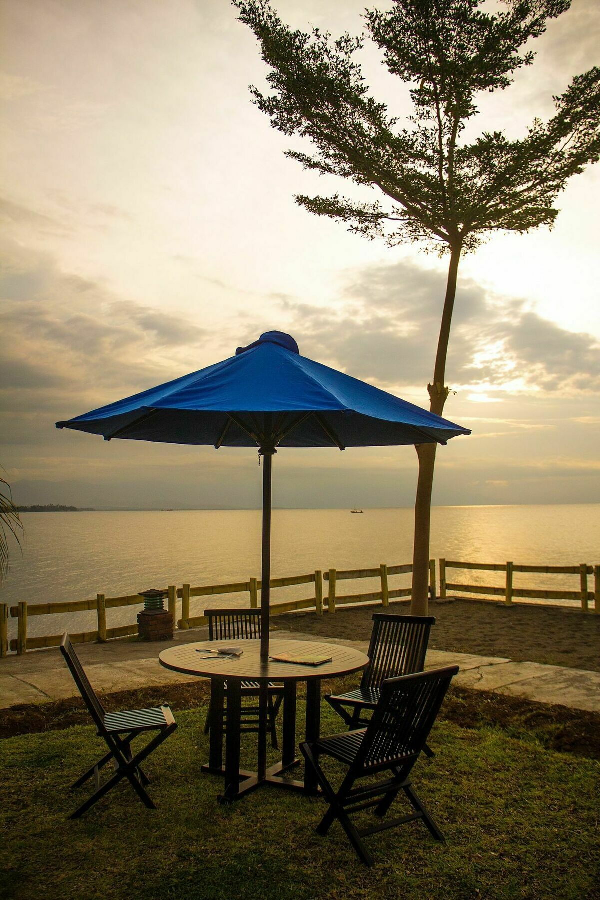 Lovina Beach Club & Resort Экстерьер фото