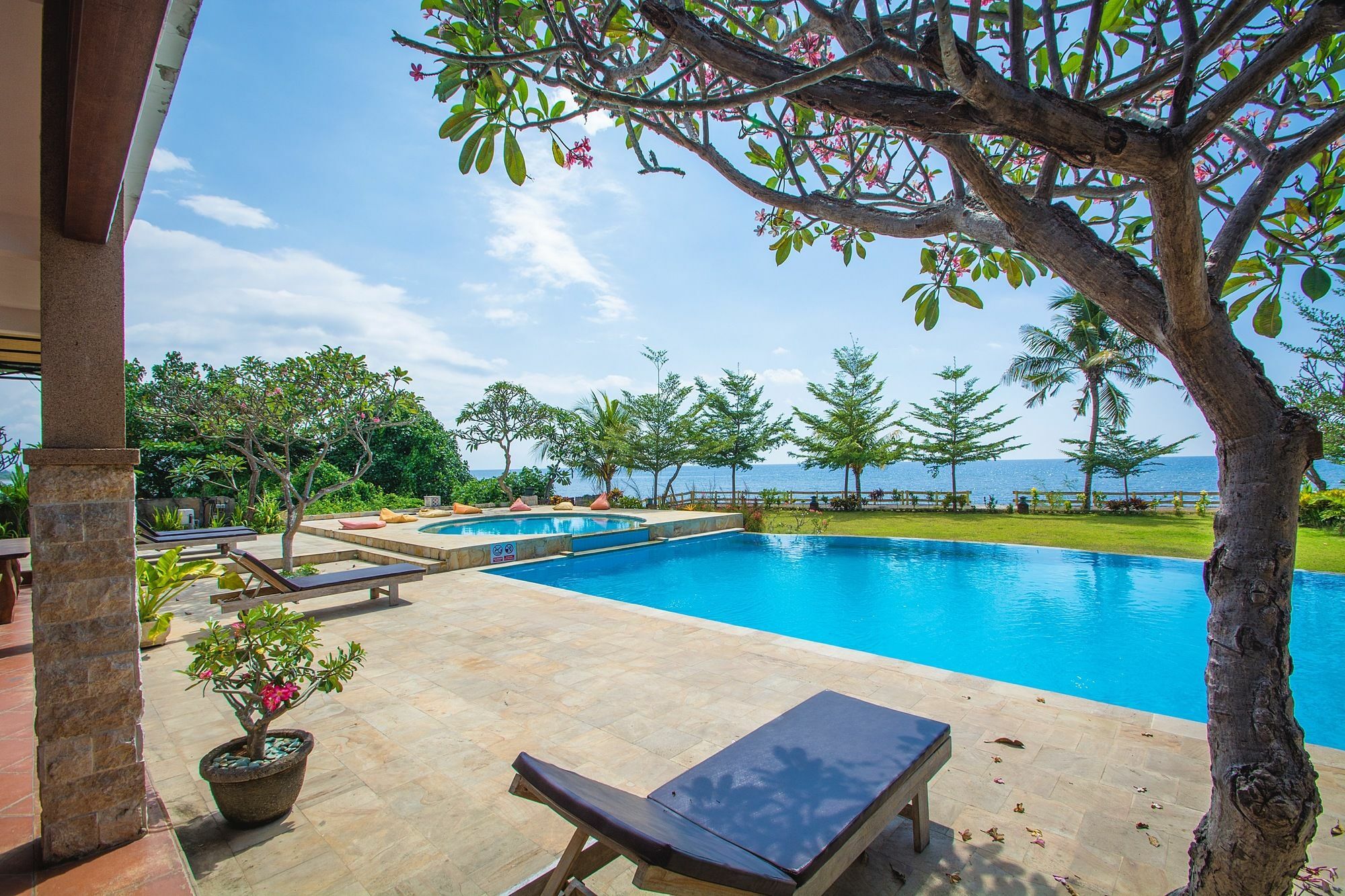 Lovina Beach Club & Resort Экстерьер фото